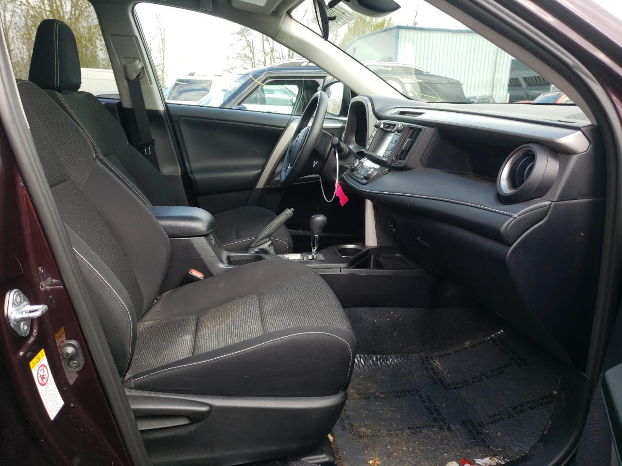 Photo 5 from auction – 2017 TOYOTA RAV4 XLE with VIN 2T3RFREV0HW616187