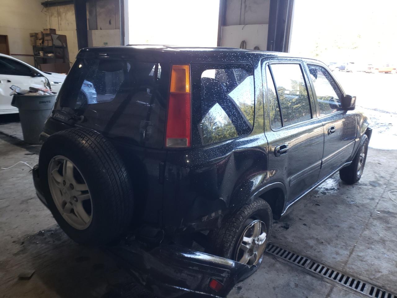 Photo 4 from auction – 1998 HONDA CR-V EX with VIN JHLRD186XWC043345