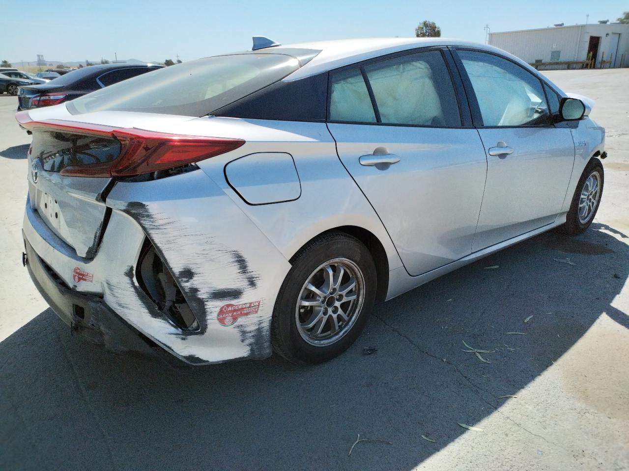 Photo 4 from auction – 2017 TOYOTA PRIUS PRIM with VIN JTDKARFP2H3001692