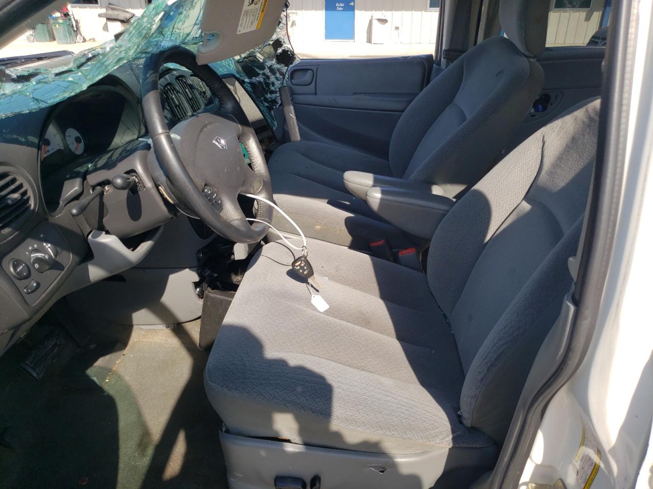 Photo 5 from auction – 2005 DODGE GRAND CARA with VIN 2D4GP44L45R315132