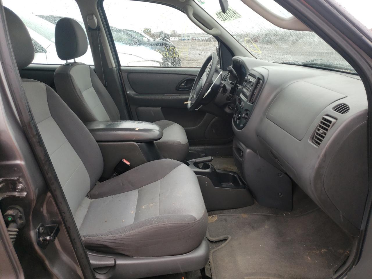 Photo 5 from auction – 2003 FORD ESCAPE XLS with VIN 1FMYU92143KC16374