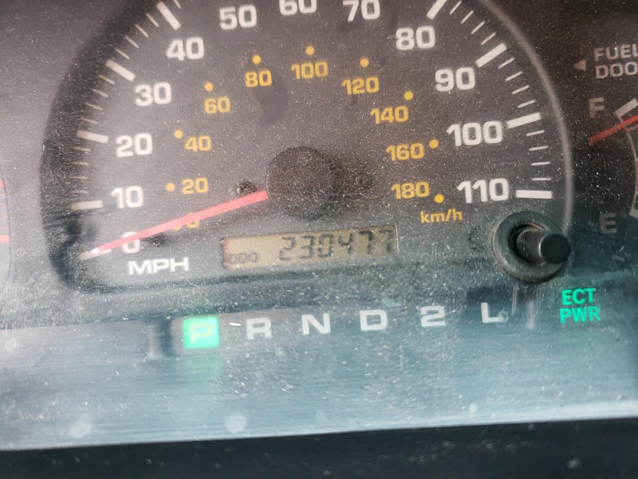 Photo 8 from auction – 2000 TOYOTA 4RUNNER LI with VIN JT3GN87RXY0157103