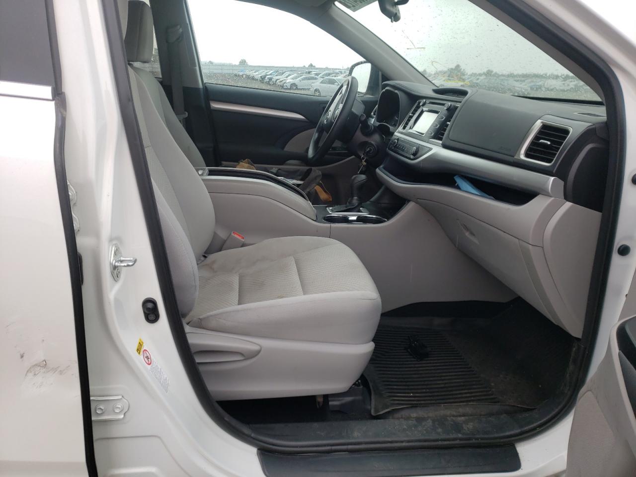 Photo 5 from auction – 2016 TOYOTA HIGHLANDER with VIN 5TDZKRFH3GS182870