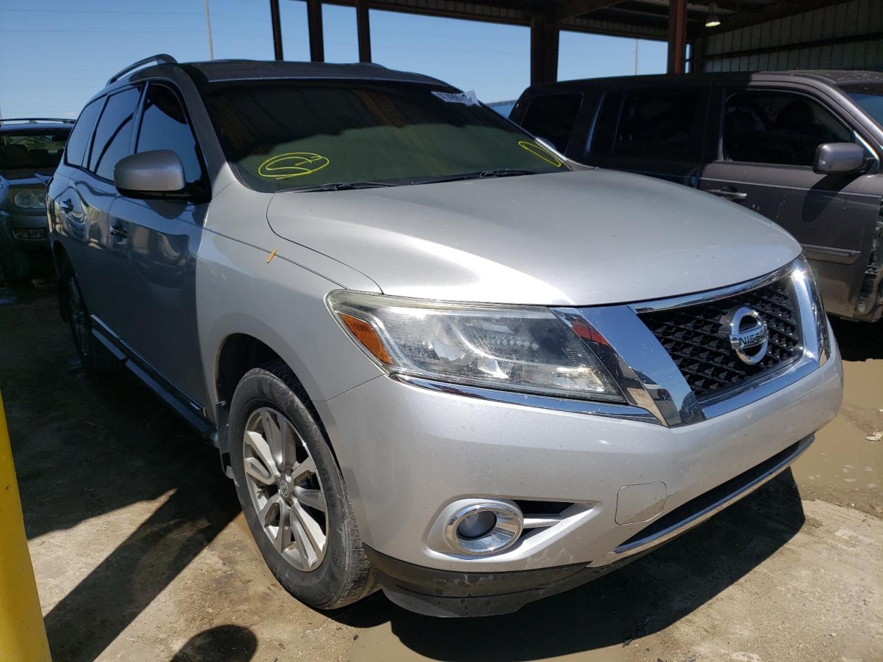 NISSAN PATHFINDER 2013 with VIN 5N1AR2MN9DC643863 - Photo from auction
