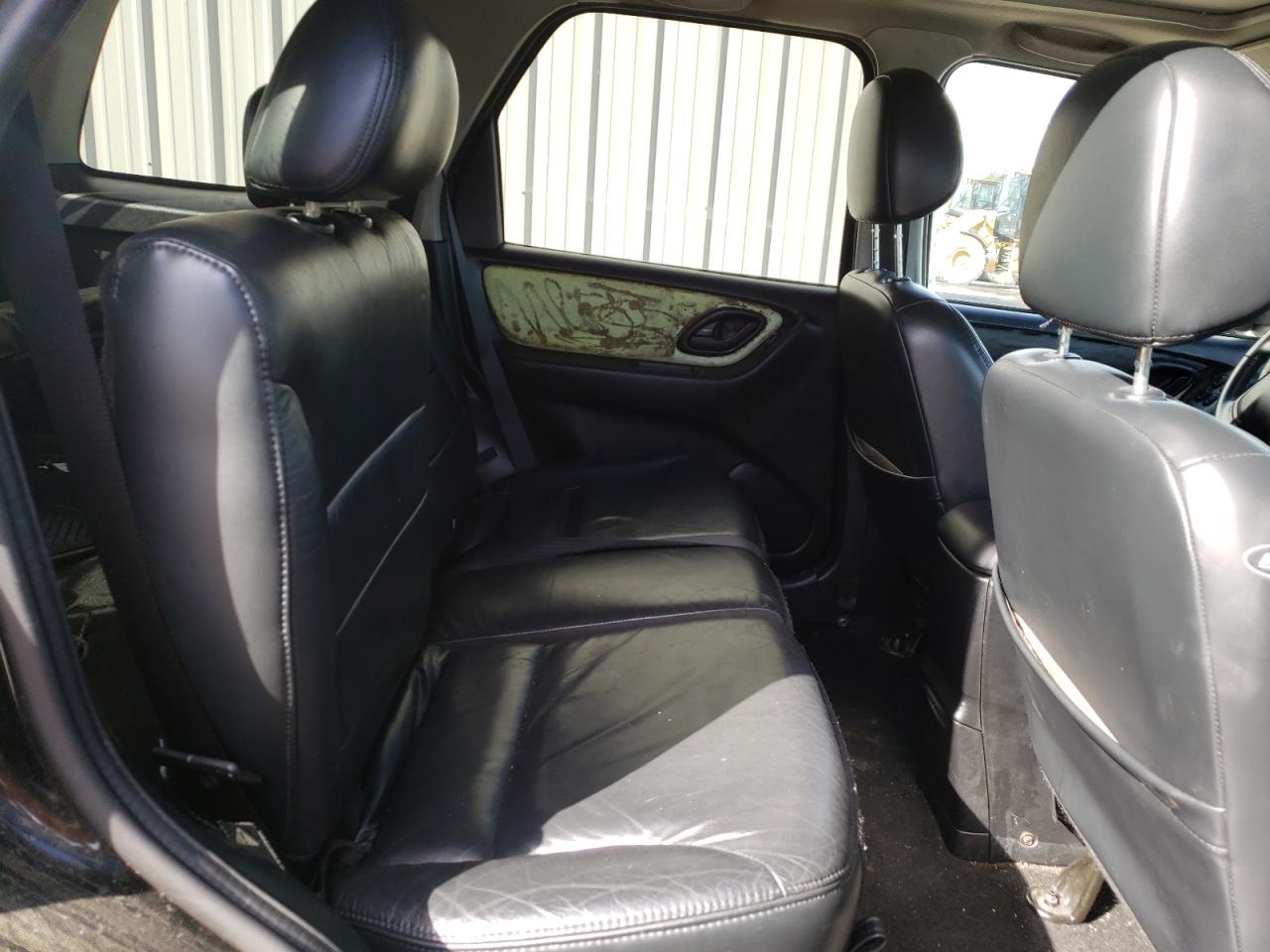 Photo 6 from auction – 2003 FORD ESCAPE LIM with VIN 1FMCU94113KE11209