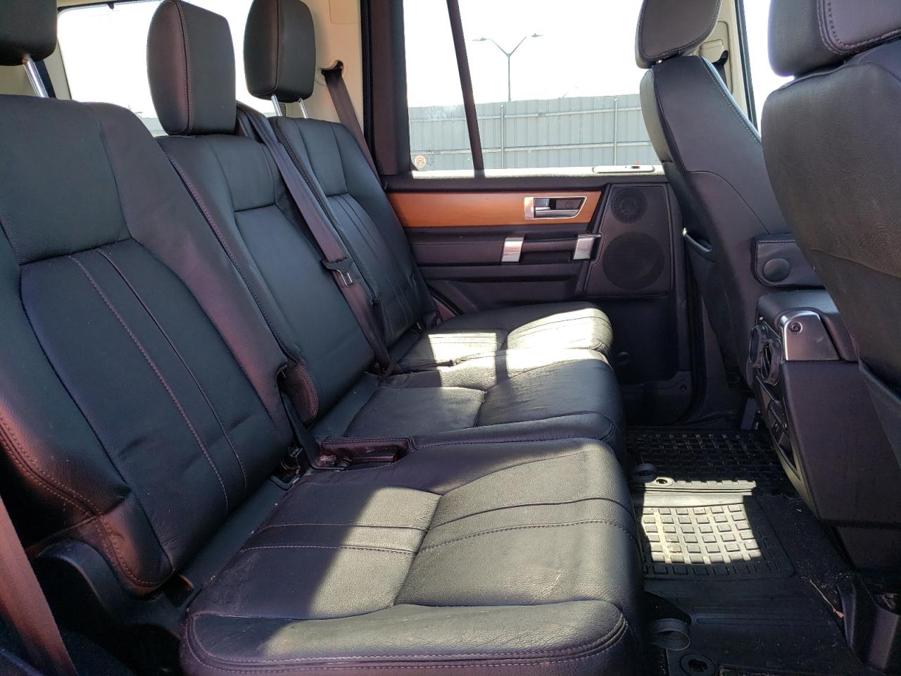 Photo 6 from auction – 2011 LAND ROVER LR4 HSE with VIN SALAG2D46BA553024
