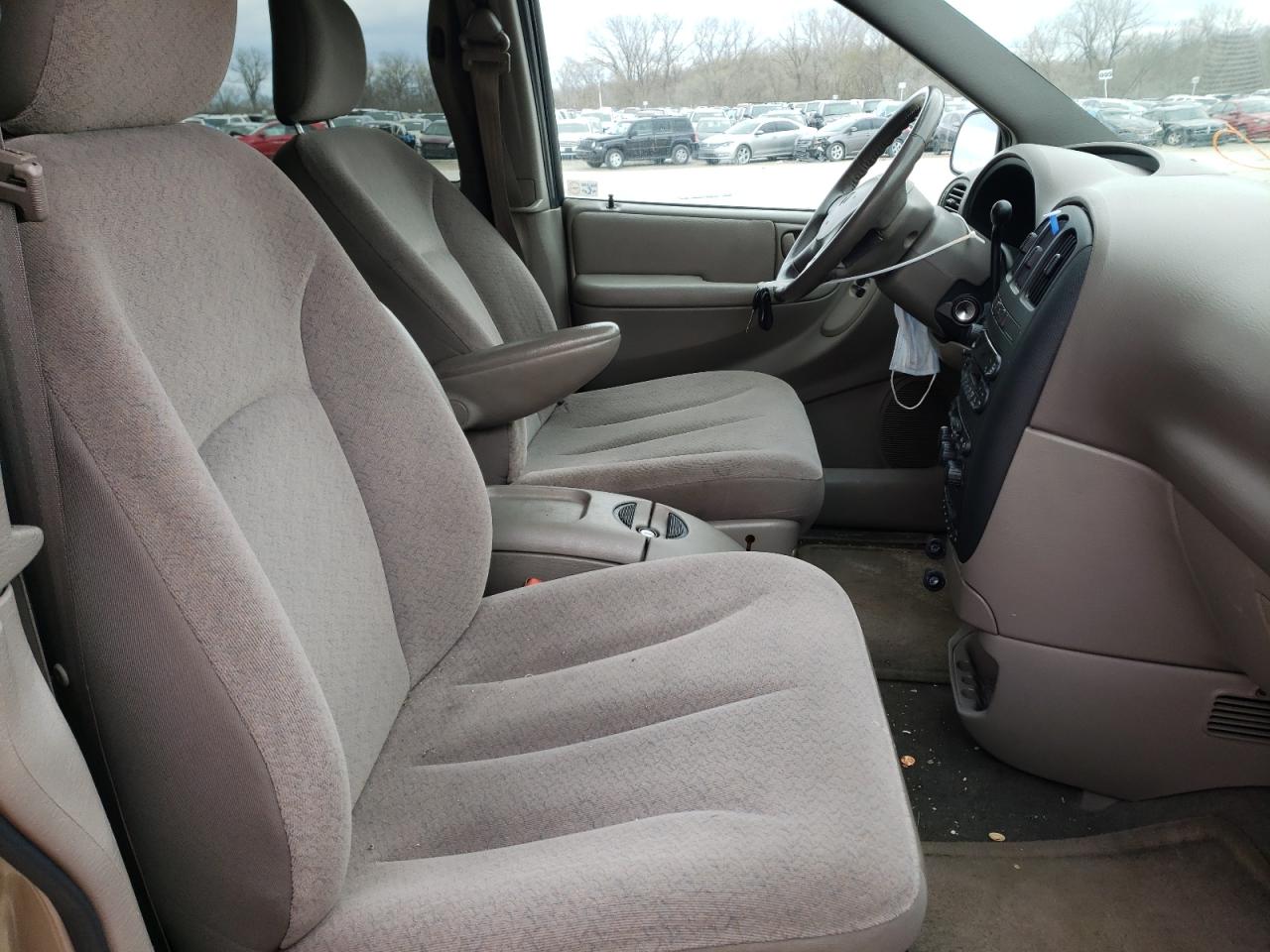 Photo 5 from auction – 2003 DODGE GRAND CARA with VIN 2D4GP44LX3R337729