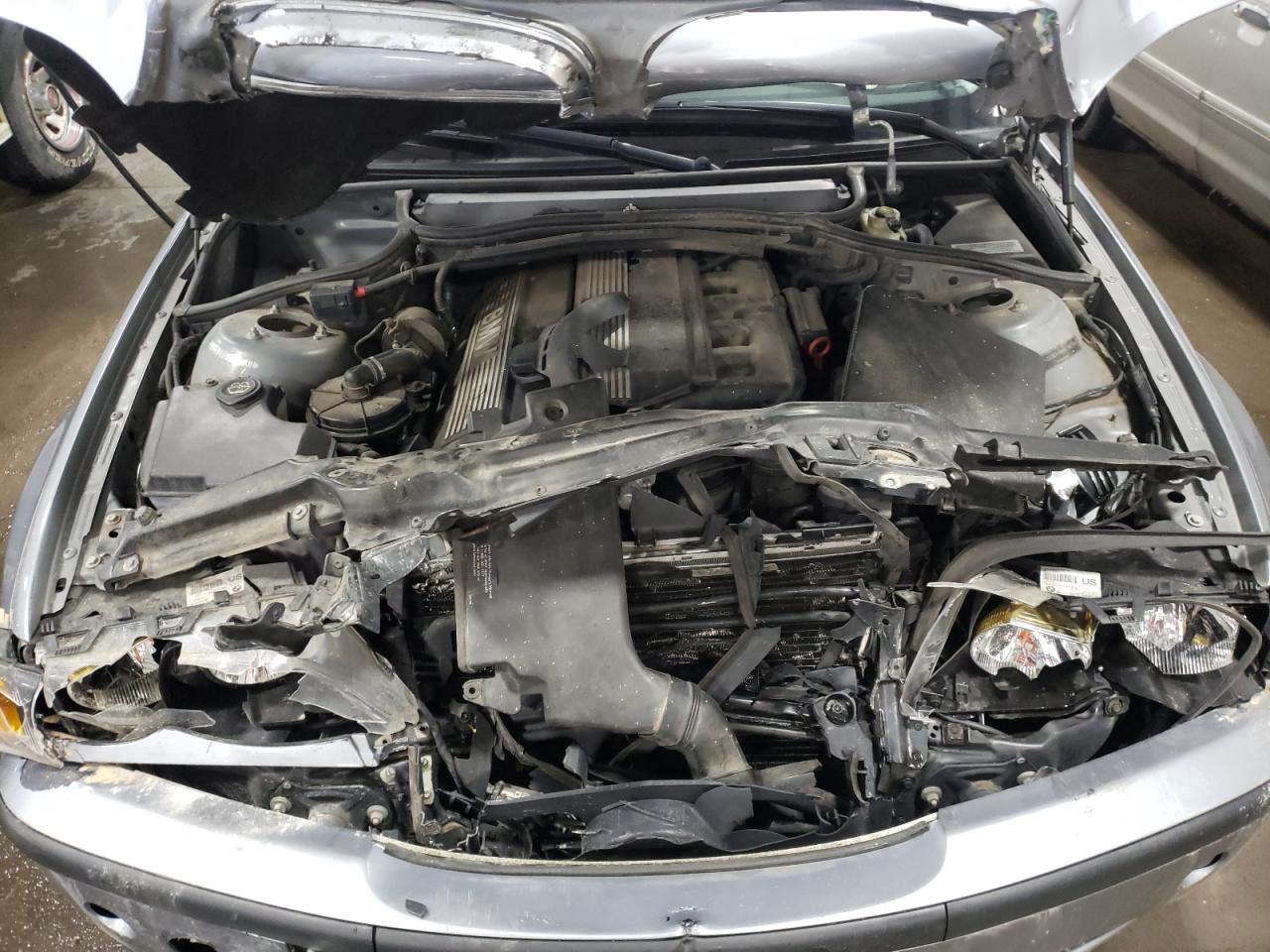 Photo 7 from auction – 2005 BMW 325 I with VIN WBAEV33405KW18807
