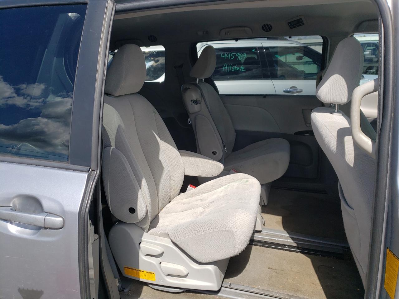 Photo 6 from auction – 2013 TOYOTA SIENNA LE with VIN 5TDKK3DC0DS296830