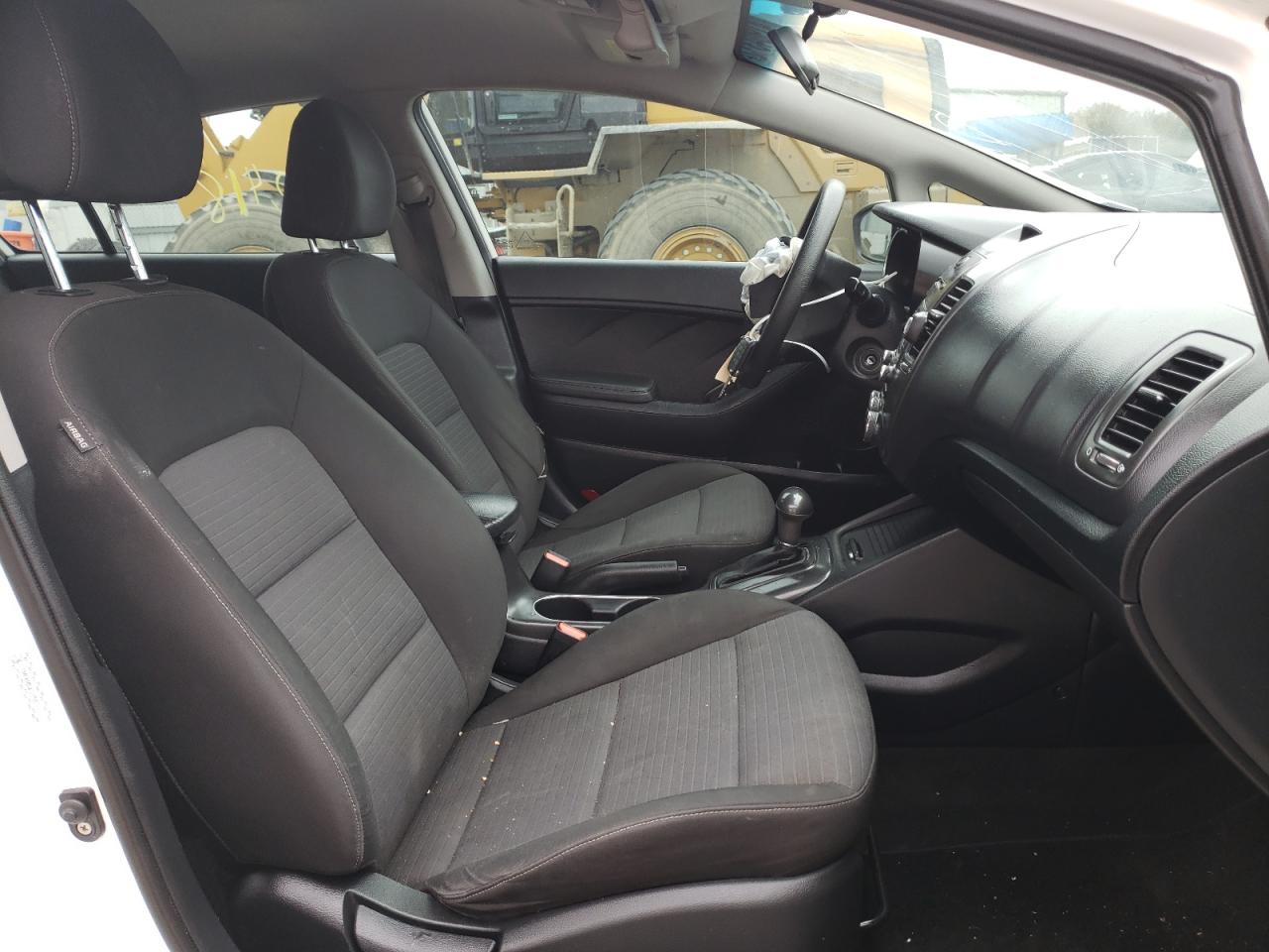 Photo 5 from auction – 2015 KIA FORTE LX with VIN KNAFX4A63F5321412