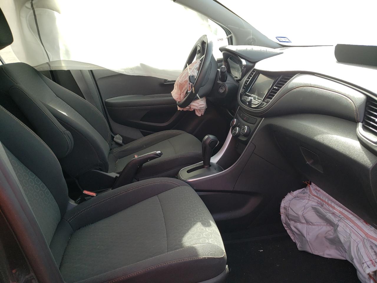Photo 5 from auction – 2020 CHEVROLET TRAX LS with VIN 3GNCJKSB4LL205128