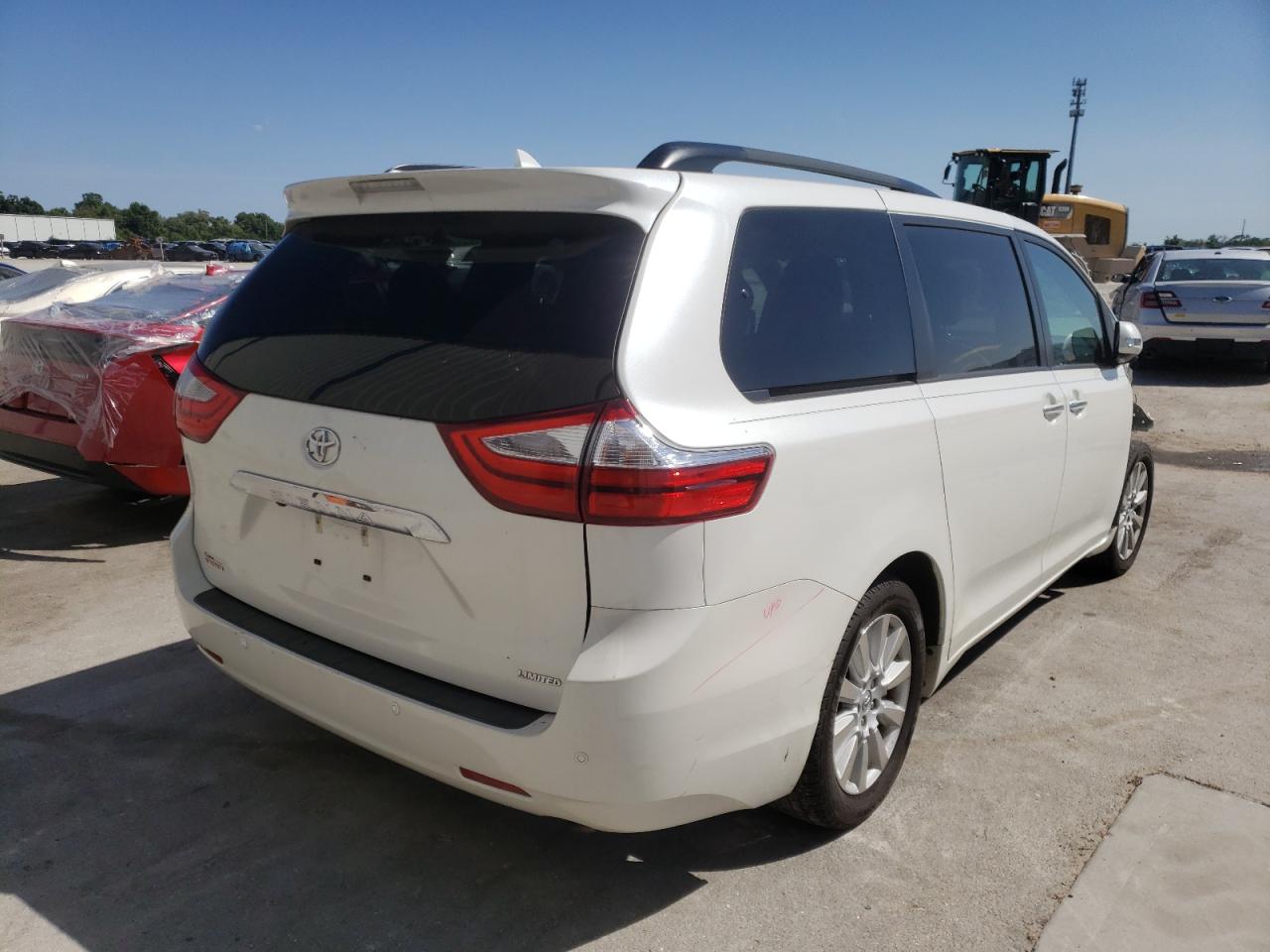 Photo 4 from auction – 2017 TOYOTA SIENNA XLE with VIN 5TDYZ3DC2HS826386