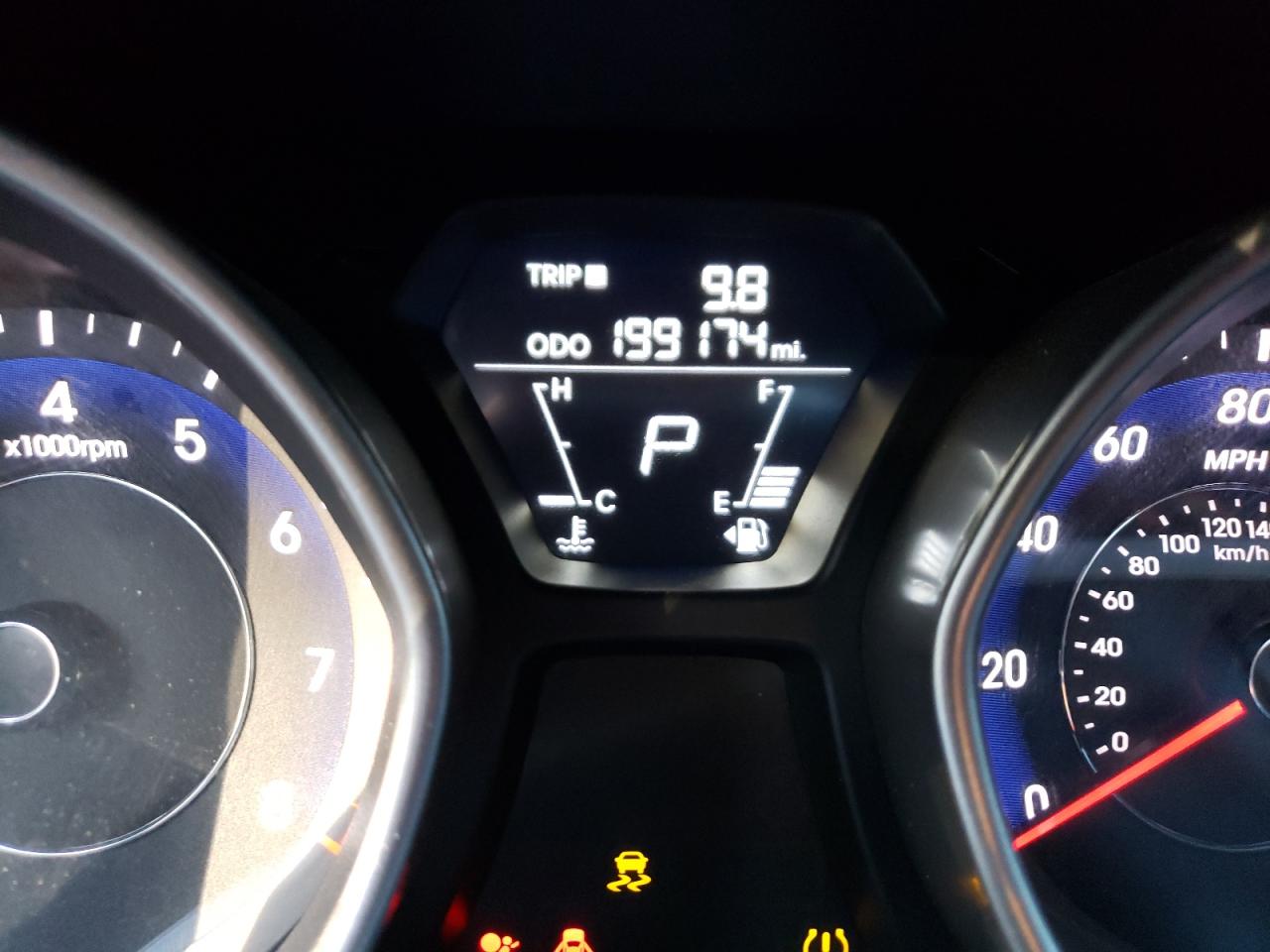 Photo 8 from auction – 2012 HYUNDAI ELANTRA GL with VIN 5NPDH4AE2CH104427