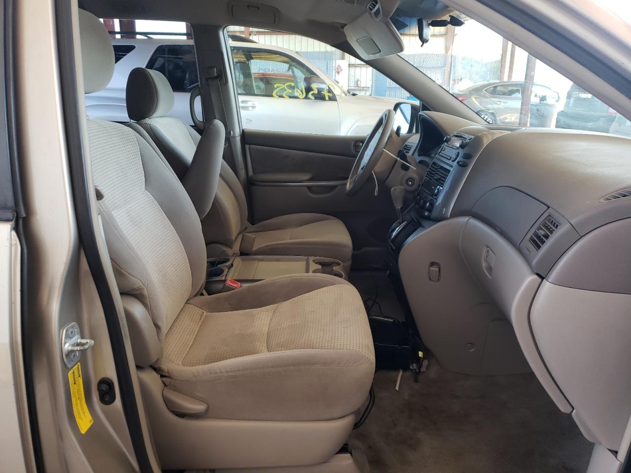 Photo 5 from auction – 2006 TOYOTA SIENNA CE with VIN 5TDZA23C56S553688