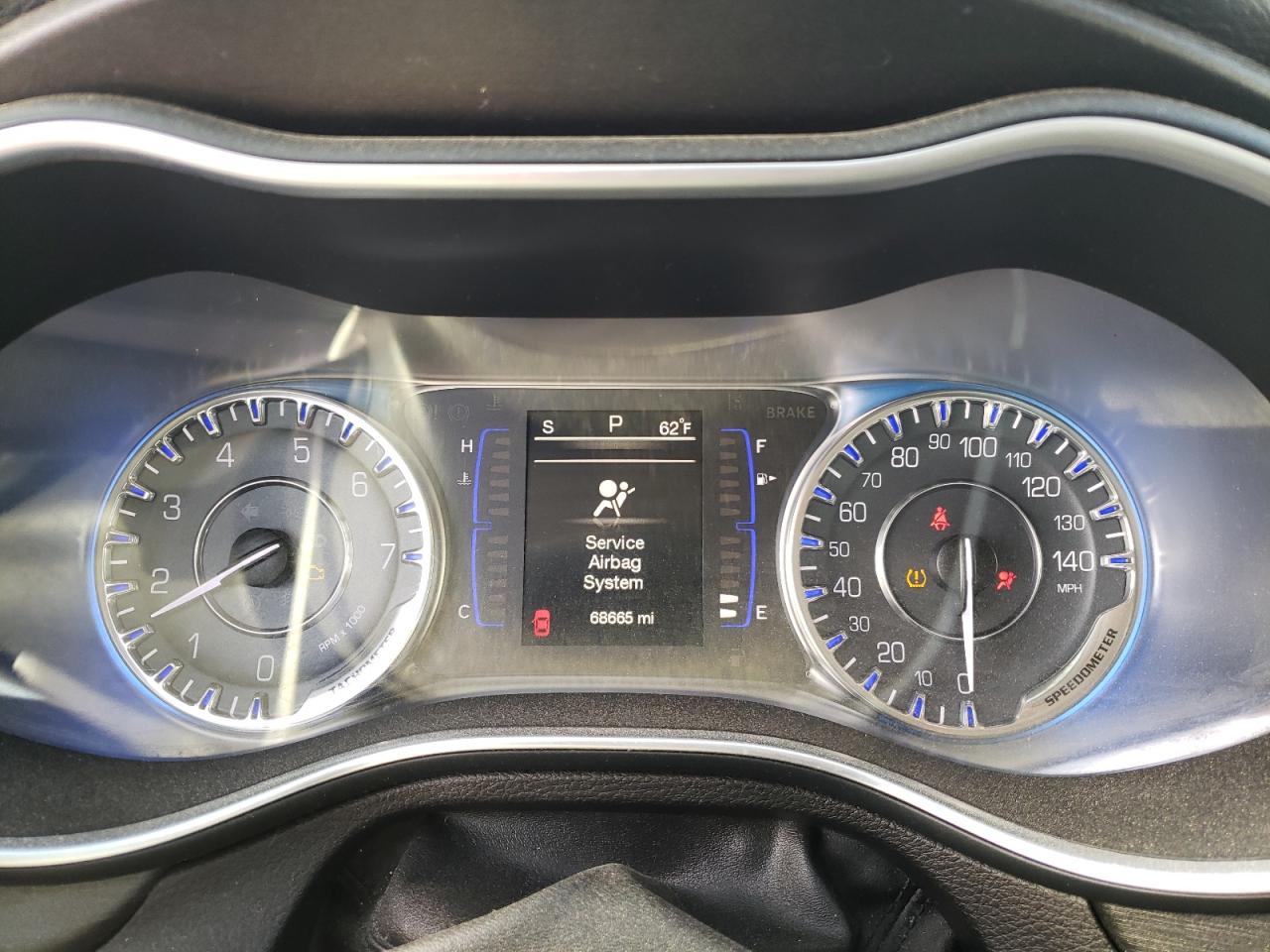 Photo 8 from auction – 2015 CHRYSLER 200 LIMITE with VIN 1C3CCCAB2FN699637