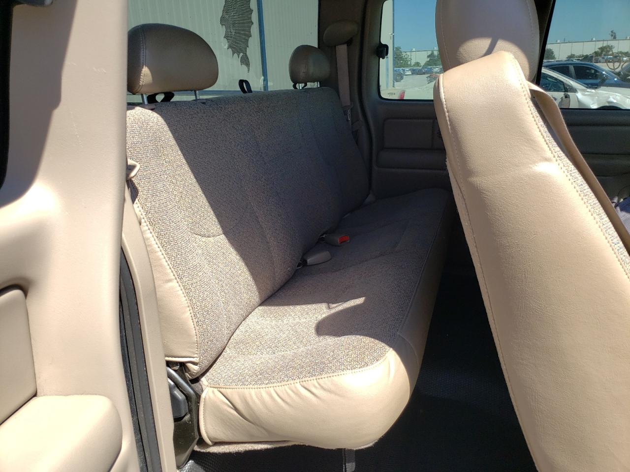 Photo 6 from auction – 2004 CHEVROLET 1500 SILVE with VIN 1GCEC19XX4Z328370