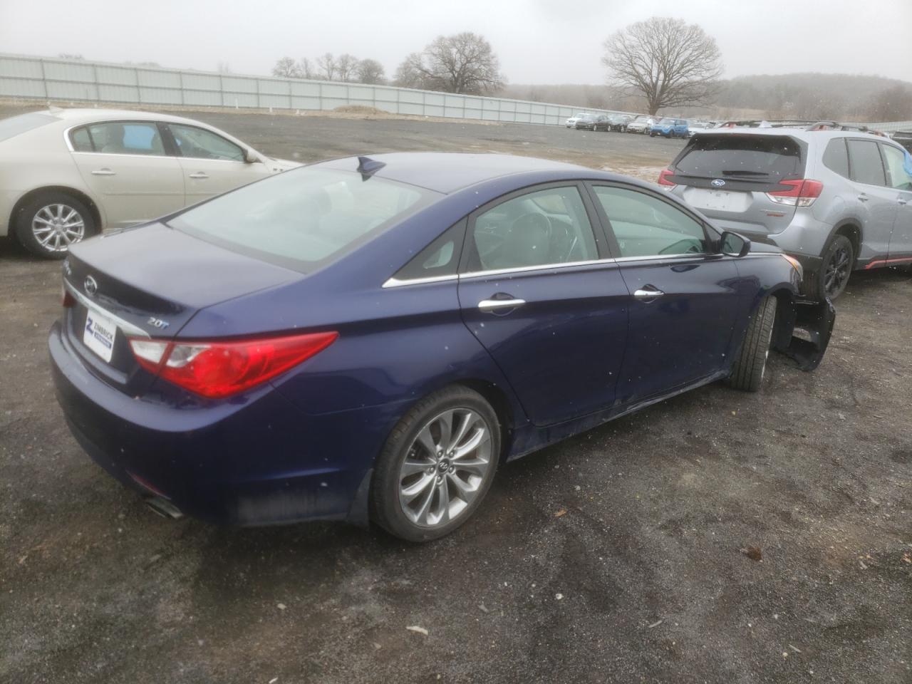 Photo 4 from auction – 2012 HYUNDAI SONATA SE with VIN 5NPEC4AB4CH406813