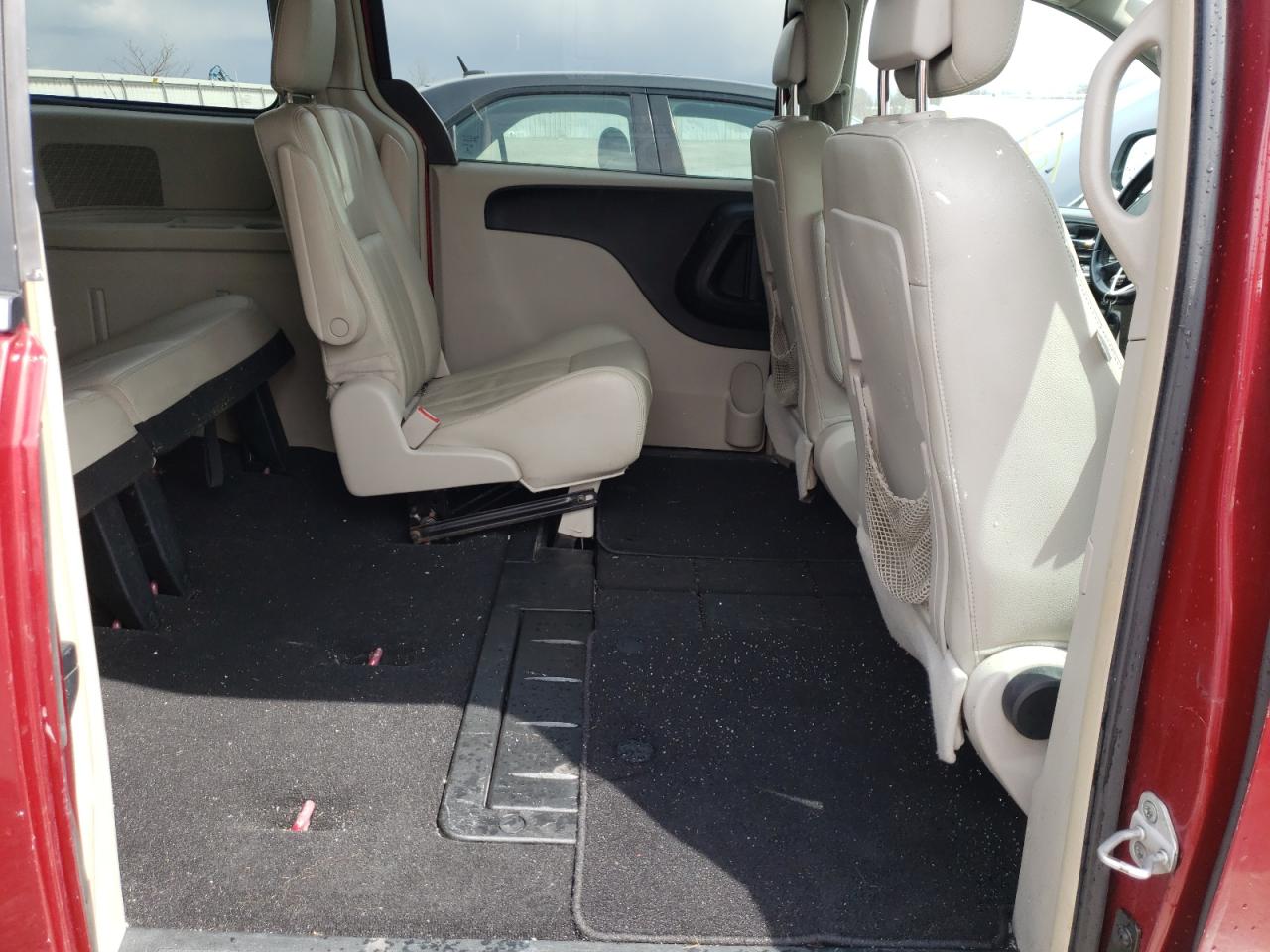 Photo 6 from auction – 2013 CHRYSLER TOWN & COU with VIN 2C4RC1BGXDR714924