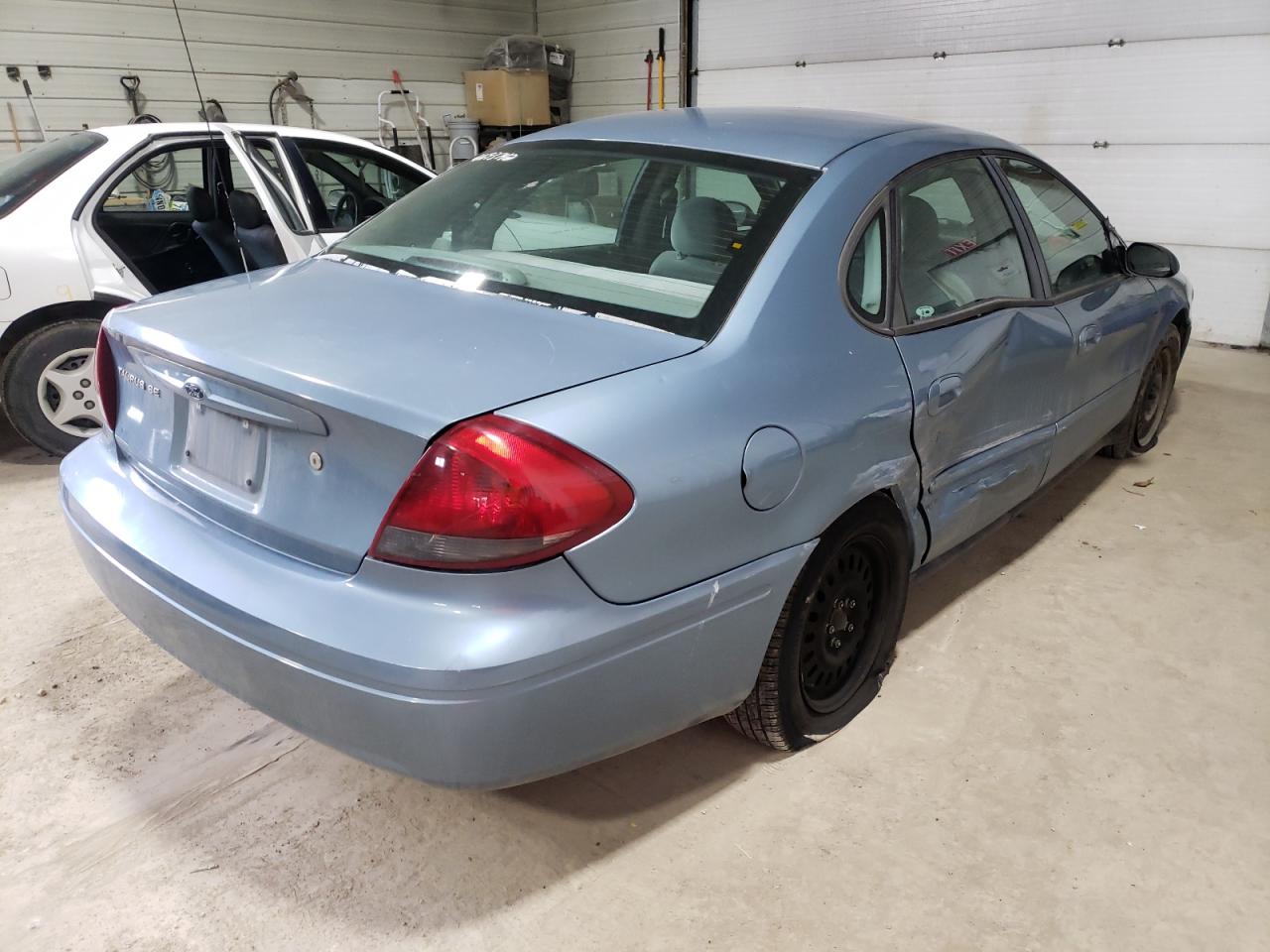 Photo 4 from auction – 2005 FORD TAURUS SE with VIN 1FAHP53U75A264835