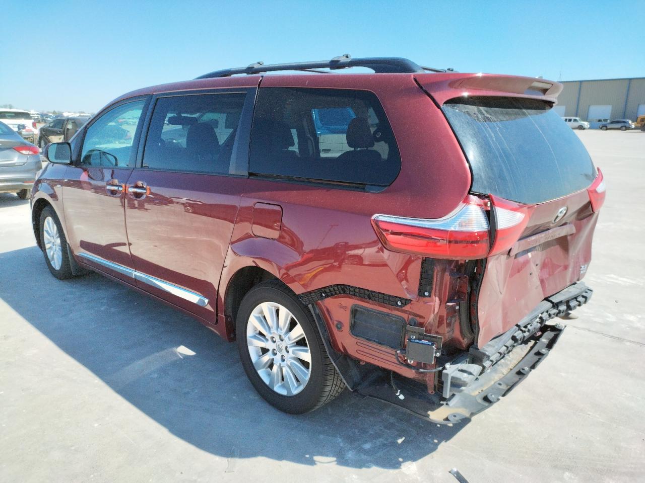 Photo 3 from auction – 2016 TOYOTA SIENNA XLE with VIN 5TDDK3DC0GS142731