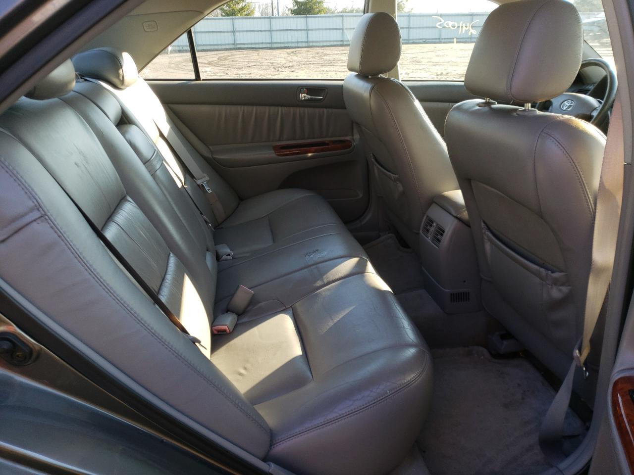 Photo 6 from auction – 2004 TOYOTA CAMRY LE with VIN 4T1BF30K14U586101