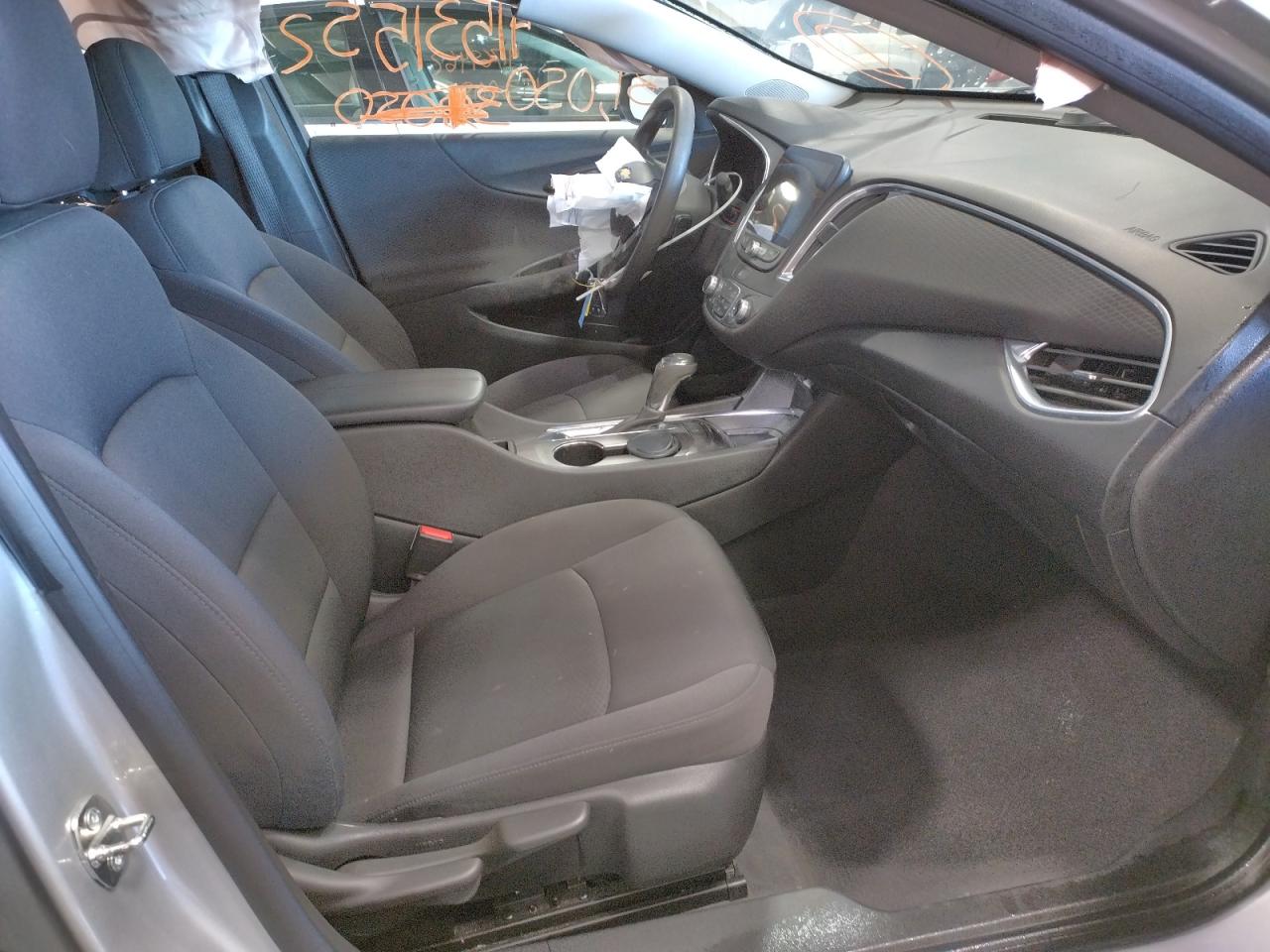 Photo 5 from auction – 2019 CHEVROLET MALIBU LT with VIN 1G1ZD5ST9KF180958