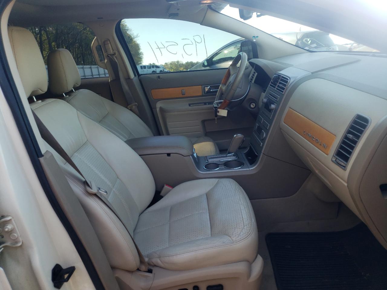 Photo 5 from auction – 2007 LINCOLN MKX with VIN 2LMDU68C27BJ36663