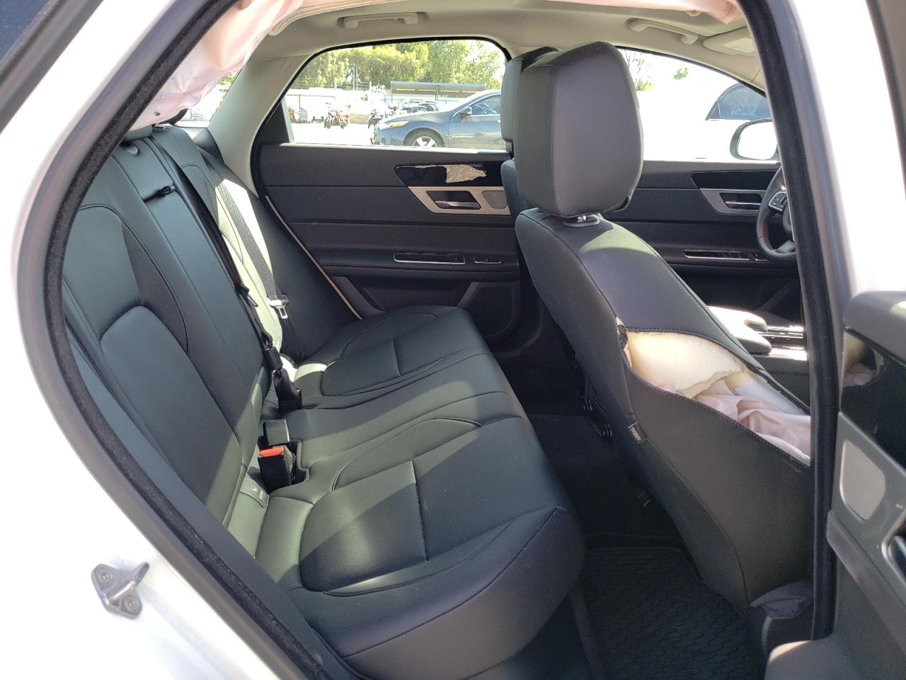 Photo 6 from auction – 2018 JAGUAR XF PREMIUM with VIN SAJBD4FX7JCY71407