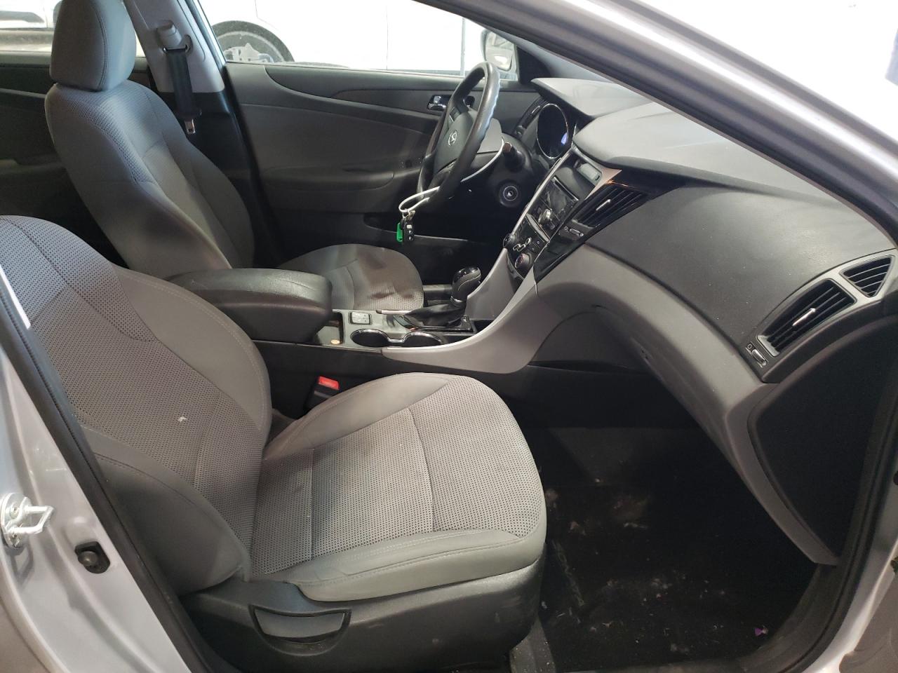Photo 5 from auction – 2013 HYUNDAI SONATA GLS with VIN 5NPEB4AC4DH716053