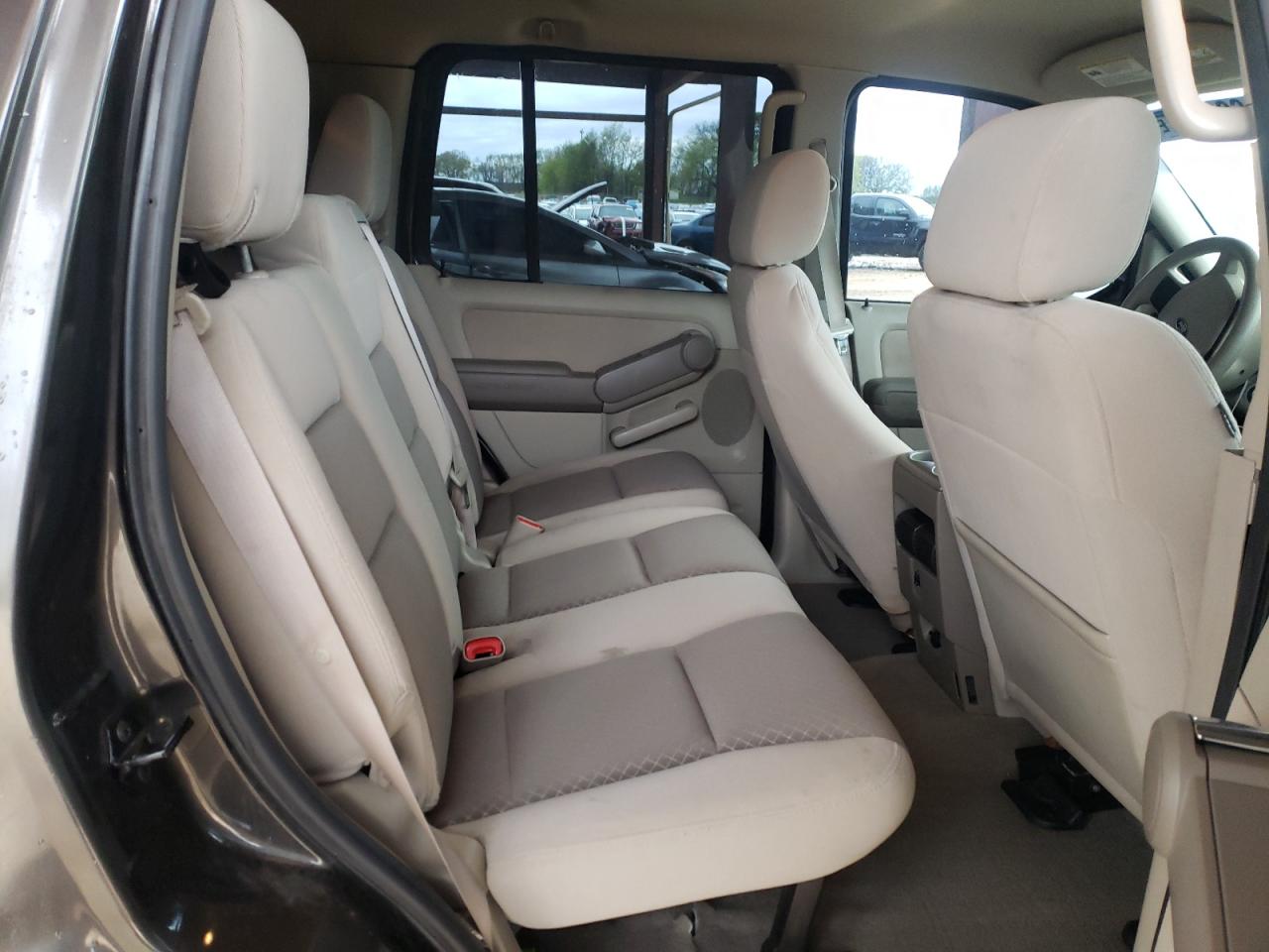 Photo 6 from auction – 2006 FORD EXPLORER X with VIN 1FMEU62E76UB59293