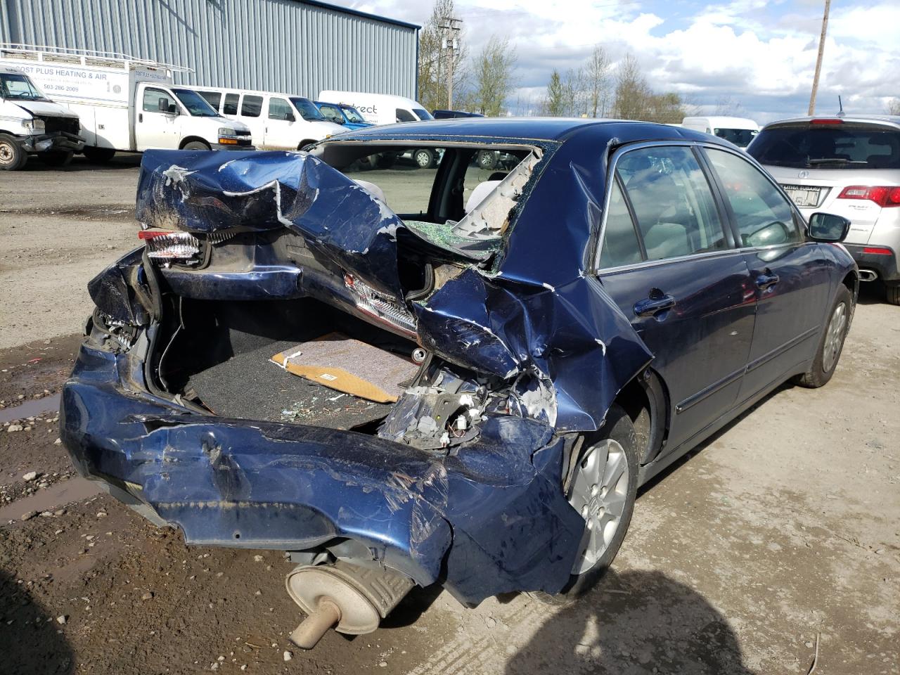 Photo 4 from auction – 2004 HONDA ACCORD LX with VIN JHMCM56374C006932