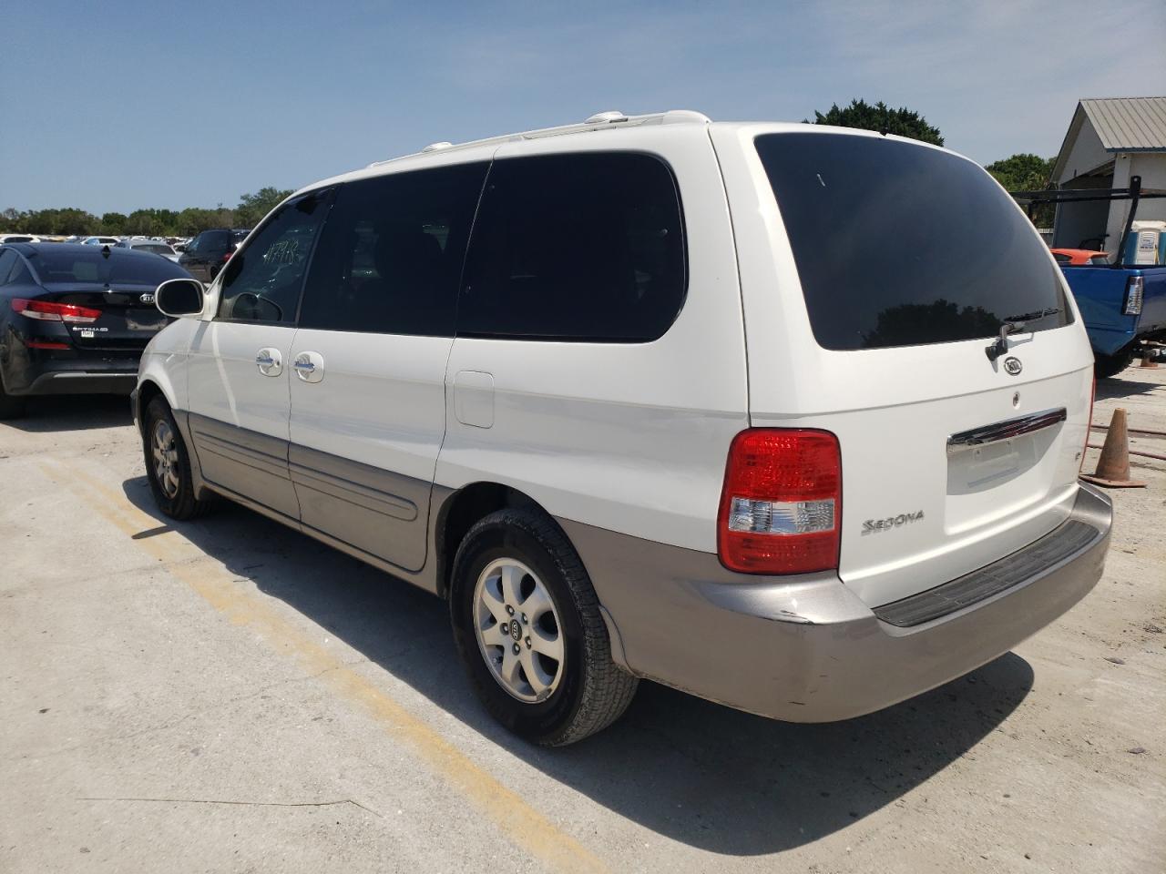 Photo 3 from auction – 2005 KIA SEDONA EX with VIN KNDUP132X56770100