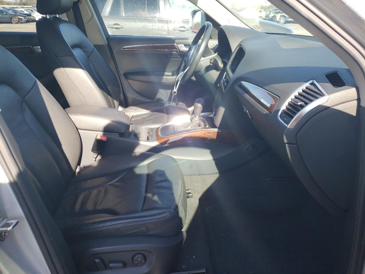 Photo 5 from auction – 2011 AUDI Q5 PREMIUM with VIN WA1LFAFPXBA067346