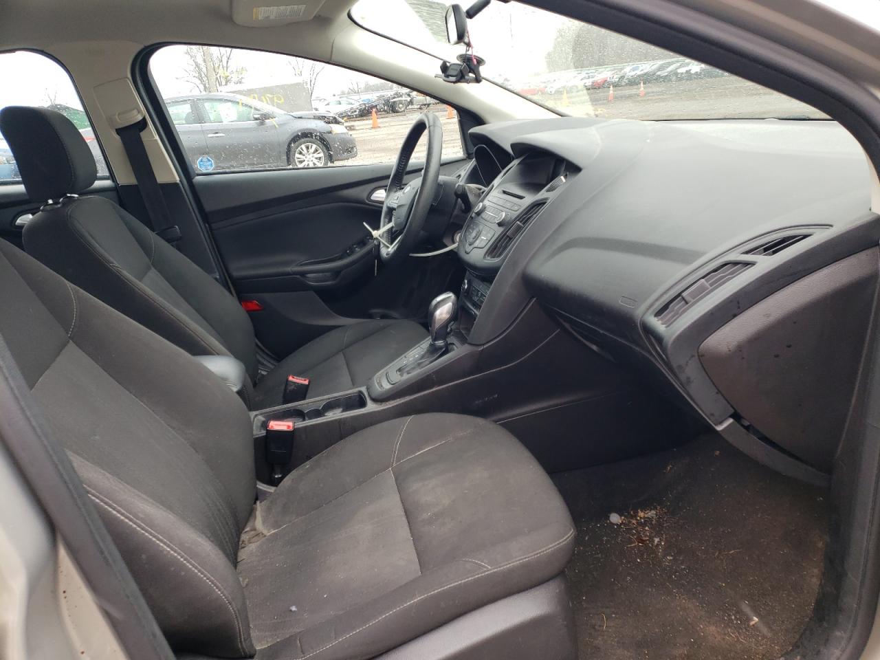 Photo 5 from auction – 2016 FORD FOCUS SE with VIN 1FADP3F27GL237848
