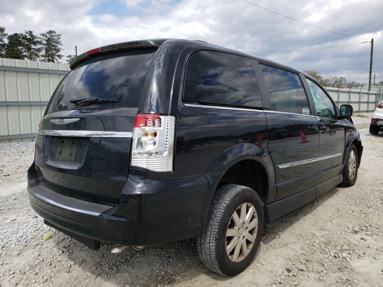 Photo 4 from auction – 2016 CHRYSLER TOWN & COU with VIN 2C4RC1BG6GR290971