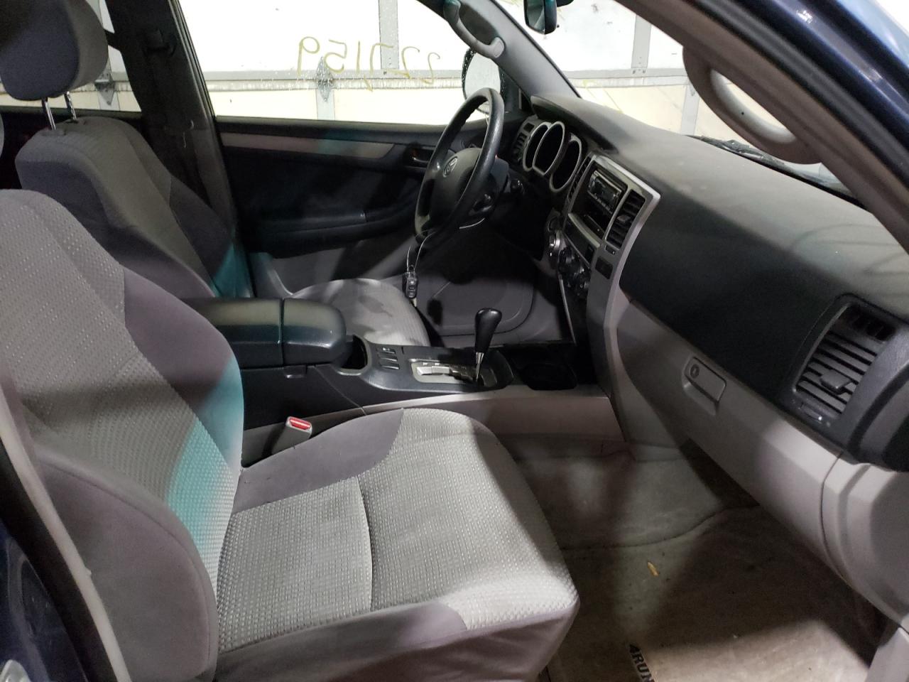 Photo 5 from auction – 2004 TOYOTA 4RUNNER SR with VIN JTEBU14R040043962