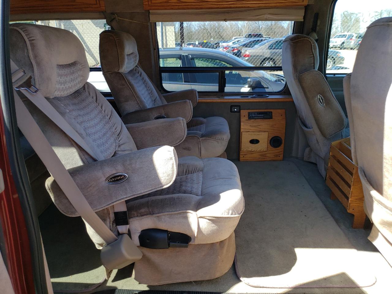 Photo 6 from auction – 1999 FORD E150 with VIN 1FDRE14W2XHB78108