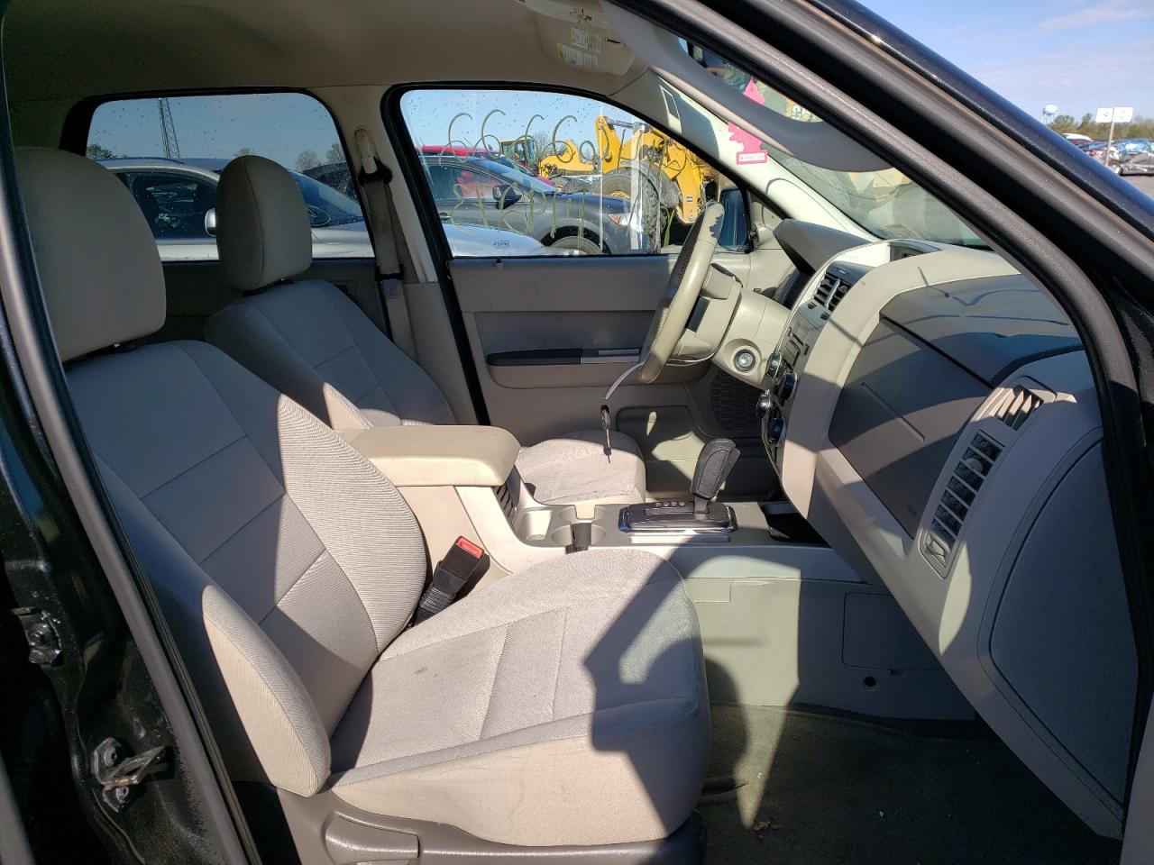 Photo 5 from auction – 2011 FORD ESCAPE XLT with VIN 1FMCU9DG8BKA54632