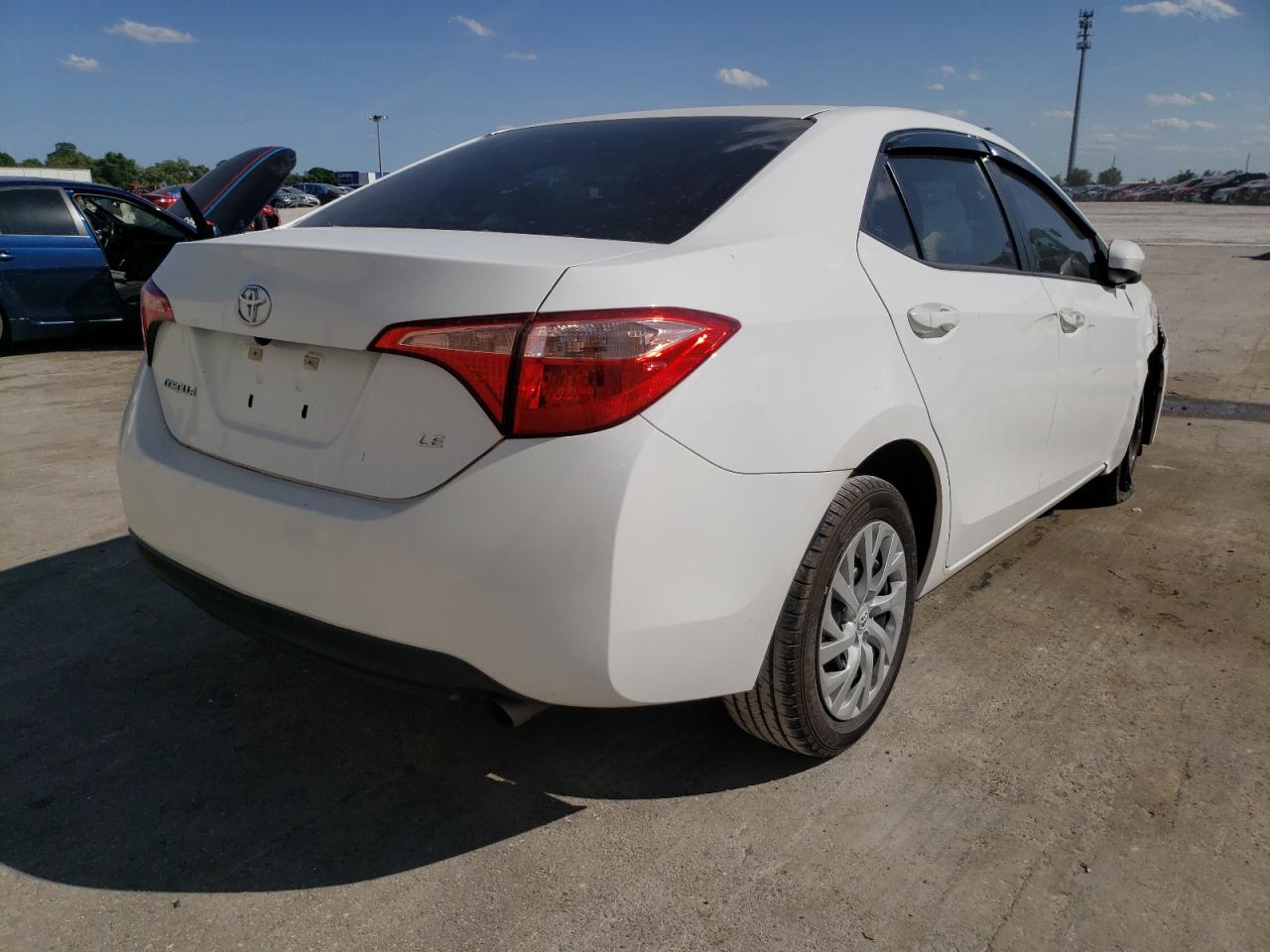 Photo 4 from auction – 2017 TOYOTA COROLLA L with VIN 5YFBURHEXHP671307