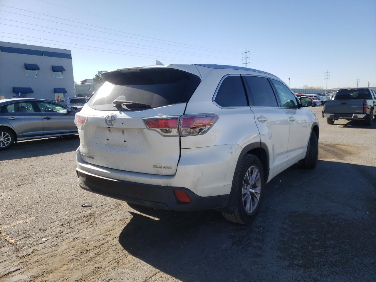 Photo 4 from auction – 2015 TOYOTA HIGHLANDER with VIN 5TDJKRFH5FS219705