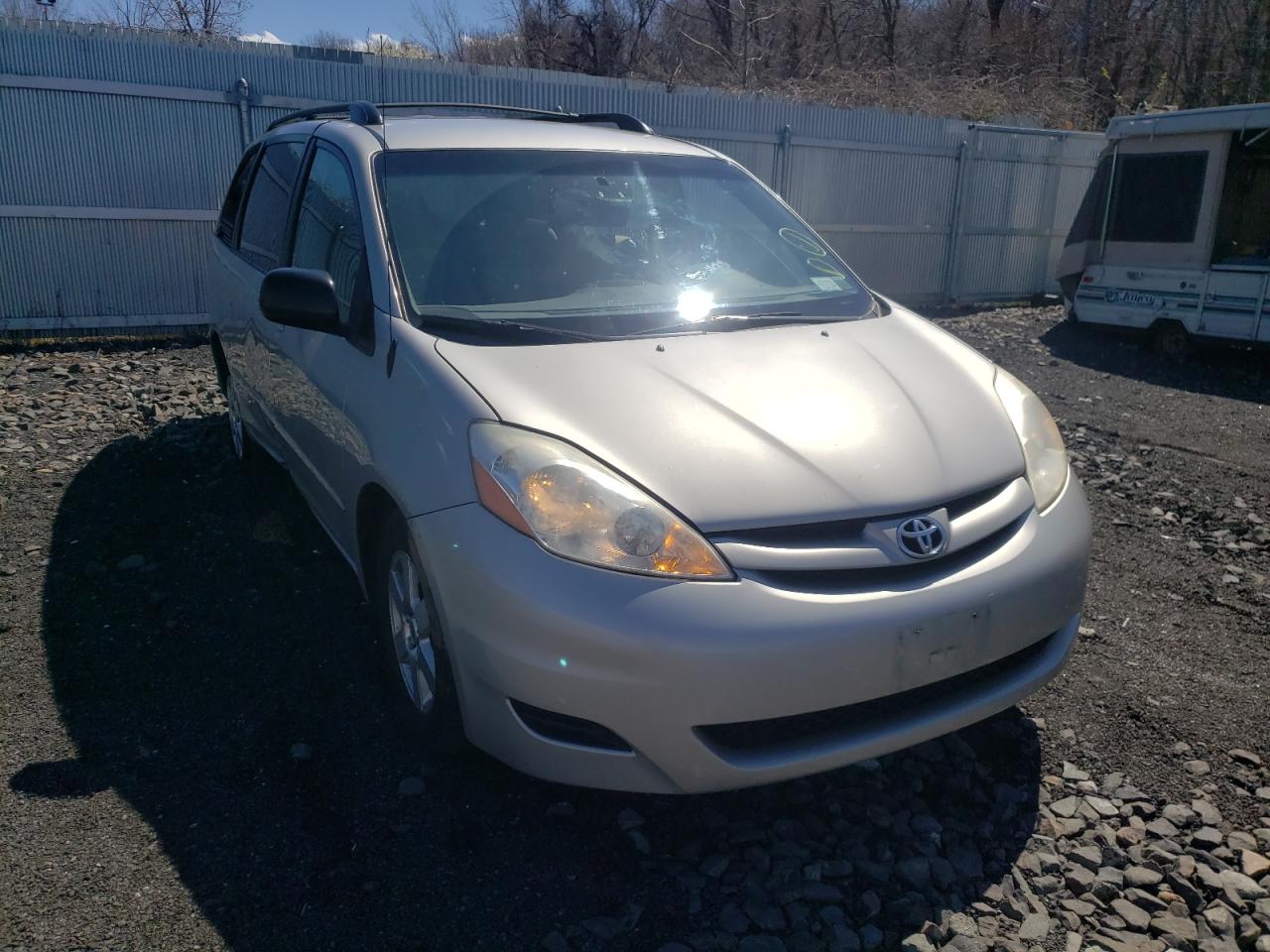 TOYOTA SIENNA 2010 with VIN 5TDKK4CCXAS333711 - Photo from auction