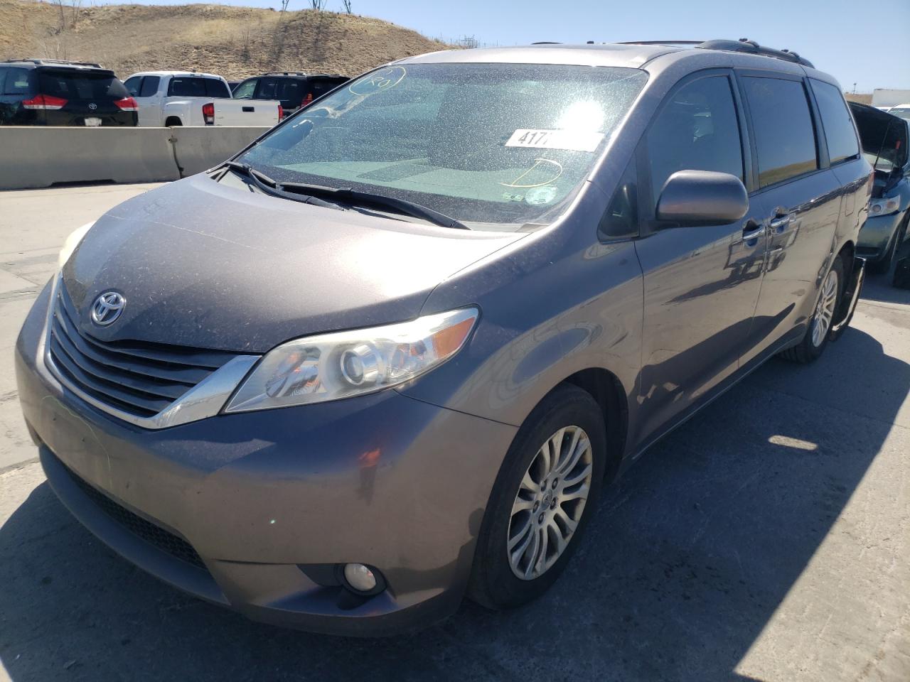 Photo 2 from auction – 2011 TOYOTA SIENNA XLE with VIN 5TDYK3DC1BS063434