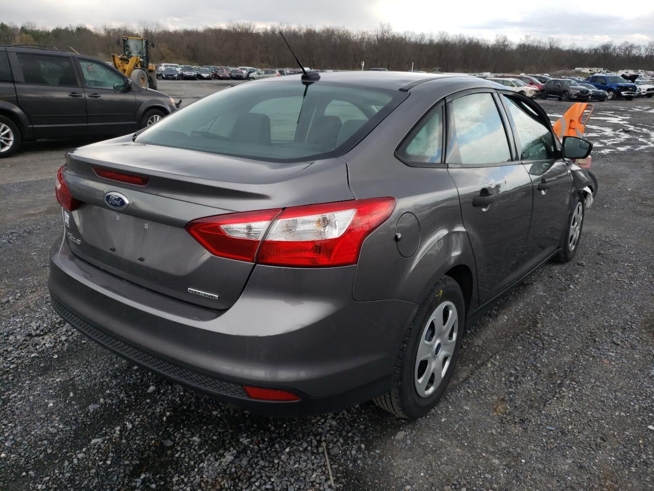 Photo 4 from auction – 2014 FORD FOCUS S with VIN 1FADP3E22EL449619