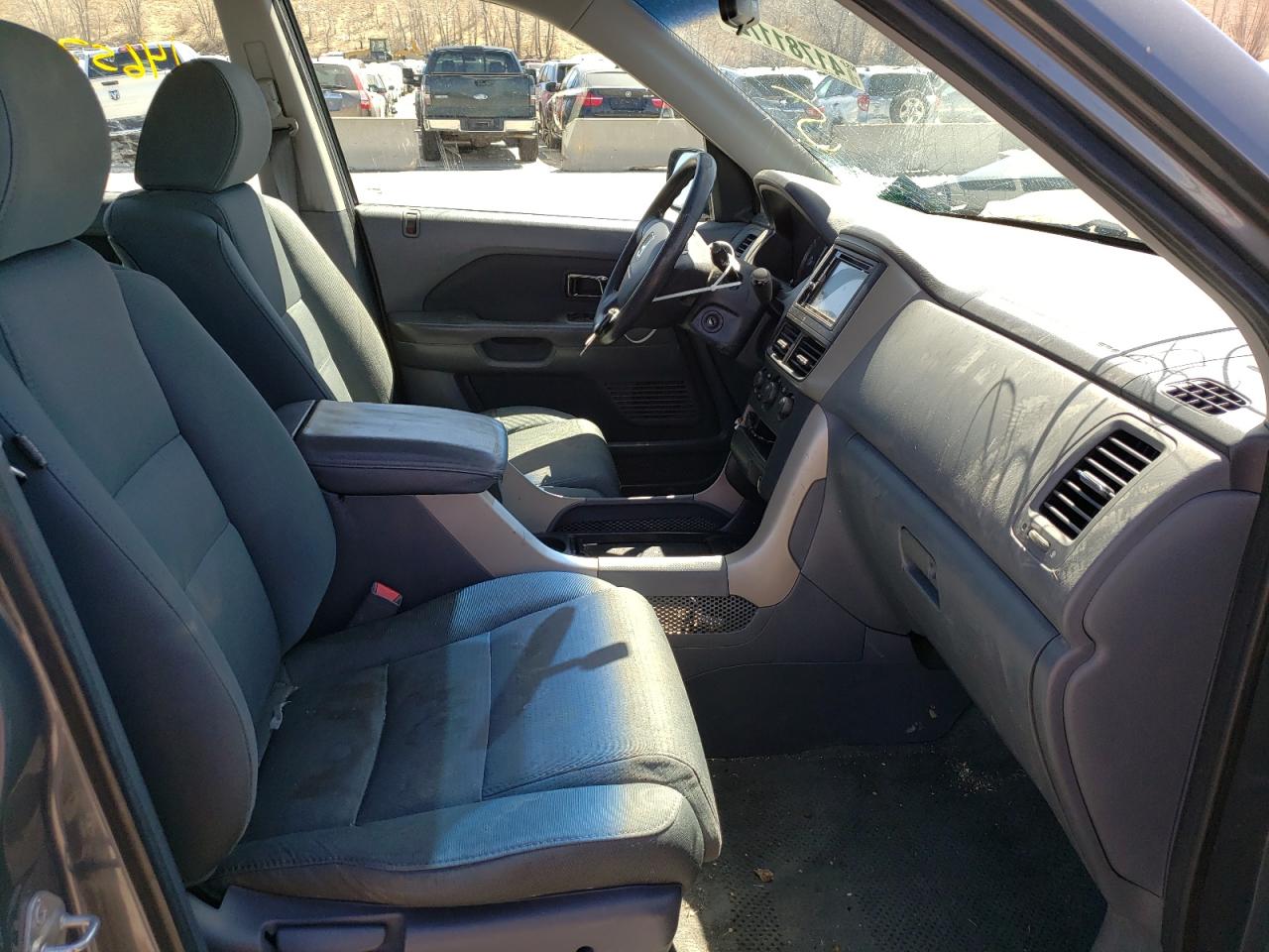Photo 5 from auction – 2007 HONDA PILOT LX with VIN 2HKYF18127H511372