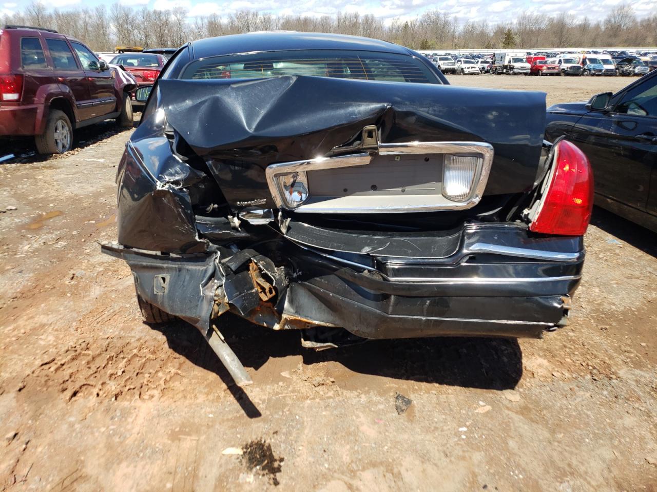 Photo 9 from auction – 2011 LINCOLN TOWN CAR E with VIN 2LNBL8EV2BX754374