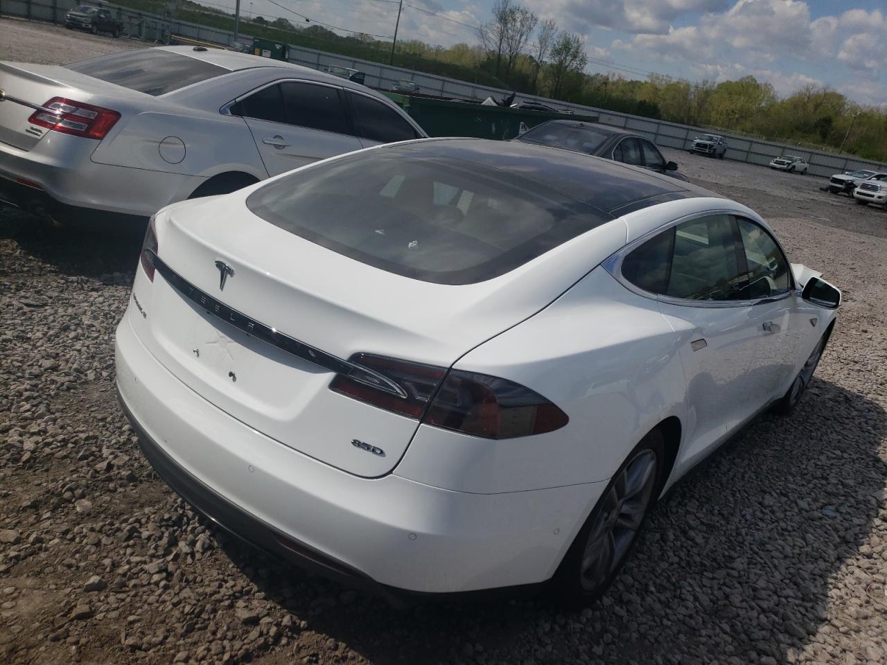 Photo 4 from auction – 2015 TESLA MODEL S 85 with VIN 5YJSA1H29FF087974