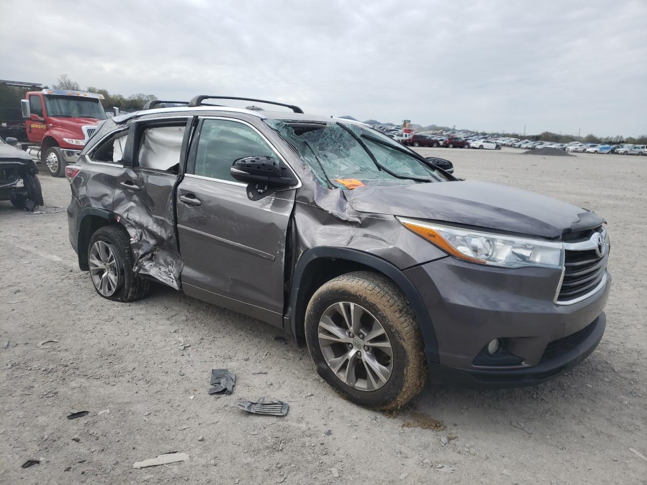 Photo 9 from auction – 2015 TOYOTA HIGHLANDER with VIN 5TDJKRFH8FS192161