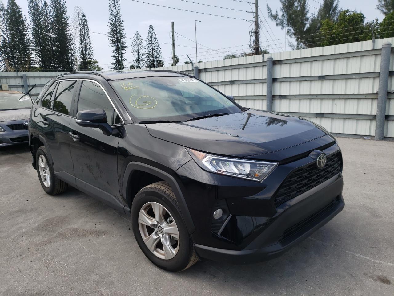 TOYOTA RAV4 XLE 2021 with VIN 2T3W1RFV5MC110530 - Photo from auction