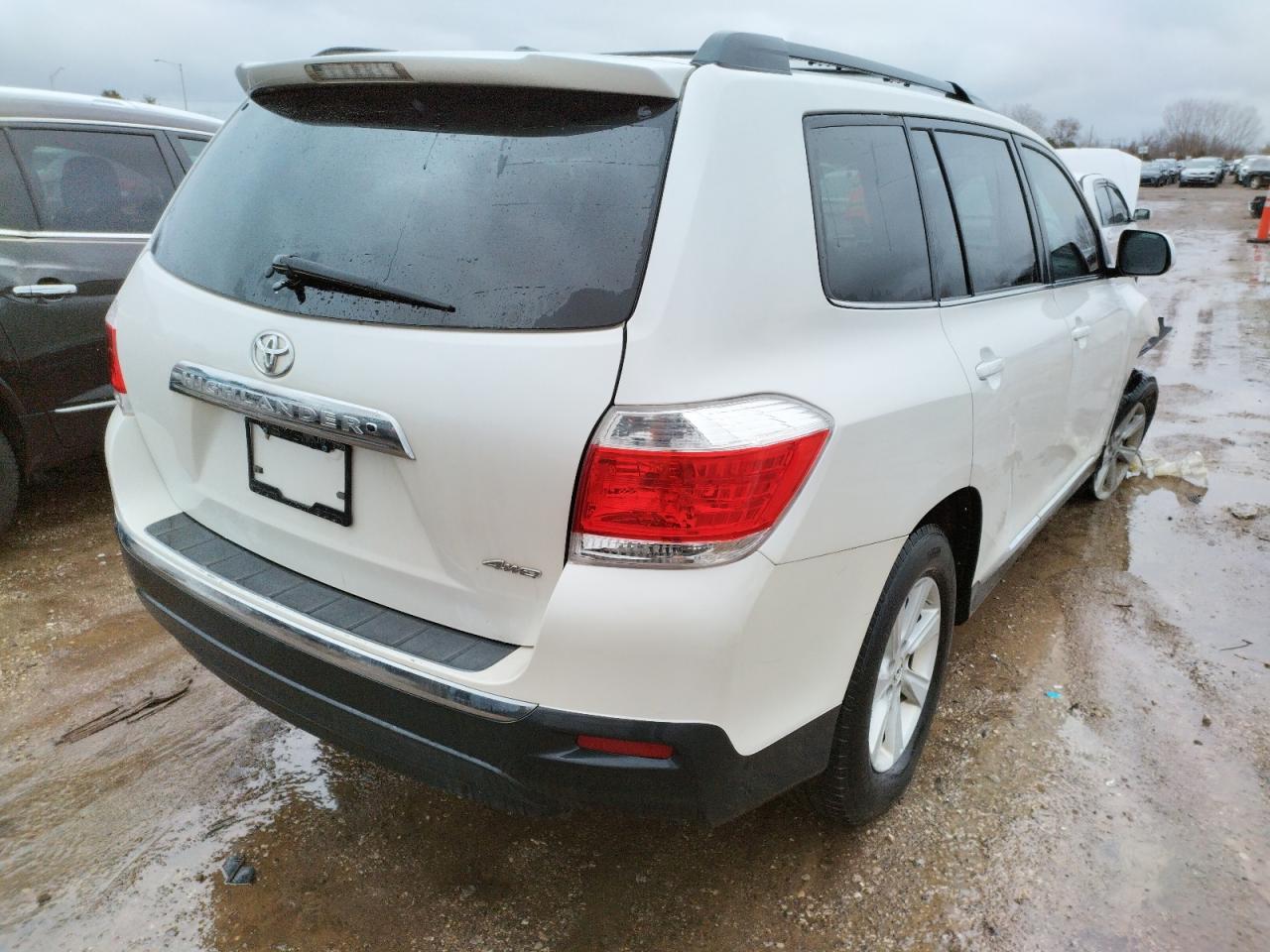 Photo 4 from auction – 2012 TOYOTA HIGHLANDER with VIN 5TDBK3EH4CS163206