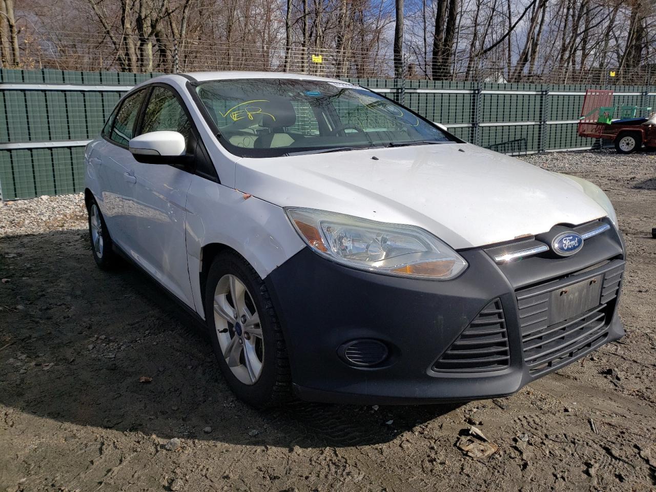 FORD FOCUS SE 2014 with VIN 1FADP3F20EL215140 - Photo from auction